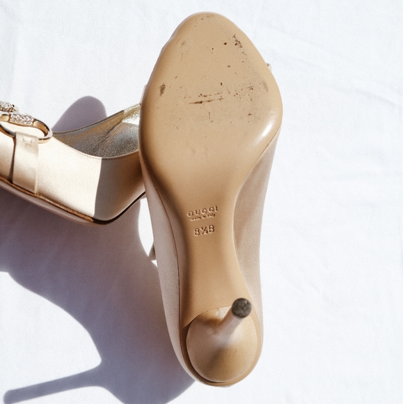 ☆SOLD☆ Gucci Satin Horsebit Crystal heels - Picture 4 of 9